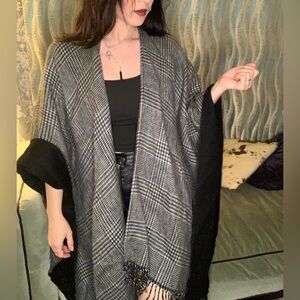 Stunning Vintage Black & Gray Wool Shawl Wrap